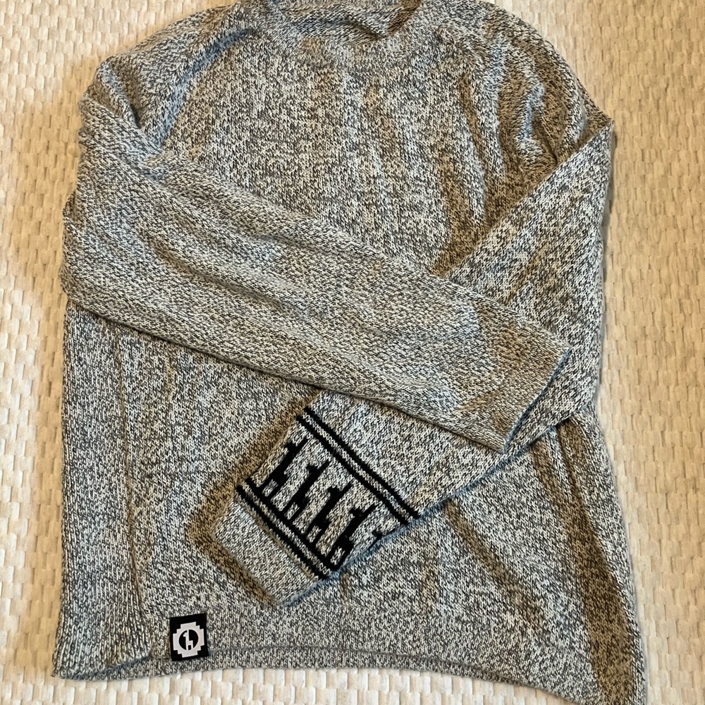 Stylish Gray Women's Crew Neck Sweater